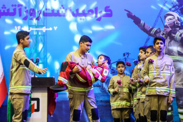 Célébrations de la Journée des pompiers en Iran en présence du Président Ebrahim Raïssi, le jeudi 29 septembre 2022, au stade Azadi de Téhéran