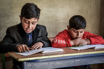 آبوالفضل نورمحمدی و مهدی داخیم دانش آموزان مدرسه آزادی