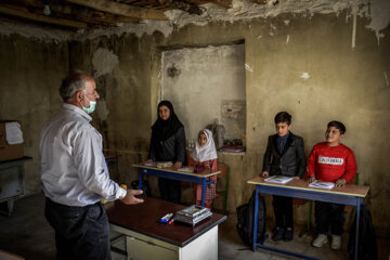 کلاس در چهار دانش آموزه مدرسه آزادی