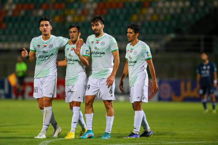 سایه روشنهای هفته هفتم لیگ برتر؛ نفس آبیها پشت سر قرمزها