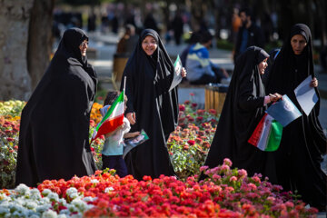 اجتماع بانوان مهدوی در چهارباغ اصفهان