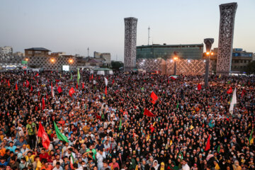 Bugün başkent Tahran başta olmak üzere İran’ın farklı şehirlerinde İran halkı Hz. Mehdi’yle (a.s.) biat törenine katıldı. Tahran’daki gösteri İmam Hüseyin (a.s.) meydanında düzenlendi.