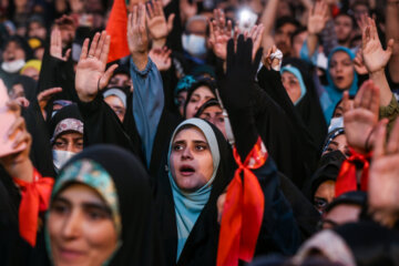 Bugün başkent Tahran başta olmak üzere İran’ın farklı şehirlerinde İran halkı Hz. Mehdi’yle (a.s.) biat törenine katıldı. Tahran’daki gösteri İmam Hüseyin (a.s.) meydanında düzenlendi.
