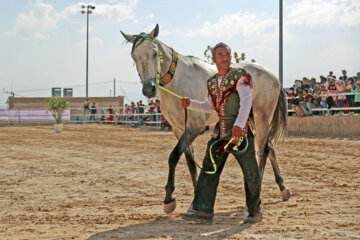 El Festival Nacional del bello caballo turcomano en Boynurd