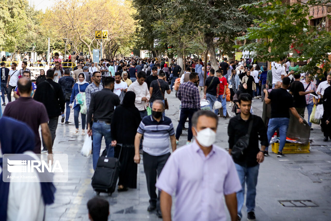 جریان عادی فعالیت کسبه در بازار لاله‌زار و بازار بزرگ تهران