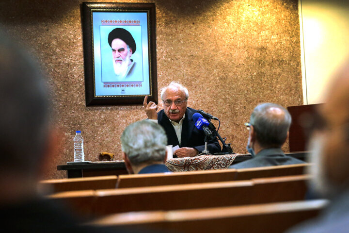 حسن انوری: نمیتوان گفت که حافظ از نظر فکری مانند فیلسوف است