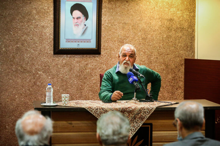 حسن انوری: نمیتوان گفت که حافظ از نظر فکری مانند فیلسوف است