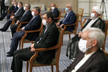 La reunión del Líder Supremo con los miembros del nuevo período del Consejo de Discernimiento del Sistema 