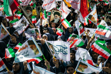 اجتماع بزرگ مردمی «پای خانواده ایستاده‌ایم» روز چهارشنبه در کرمانشاه برگزار می‌شود