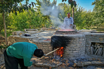 پخت رب سنتی در ارومیه