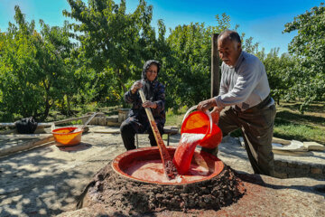 پخت رب سنتی در ارومیه