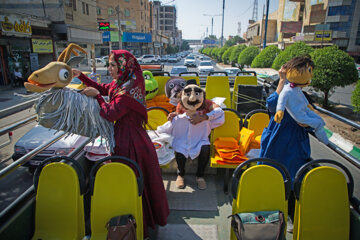 Iran/Ahvaz: Les poupées rendent visite des enfants hospitalisés 