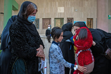 Iran/Ahvaz: Les poupées rendent visite des enfants hospitalisés 