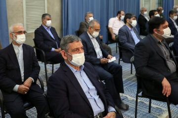 Rencontre des responsables du régime et les invités de la Conférence de l'unité islamique avec l’ayatollah Khamenei