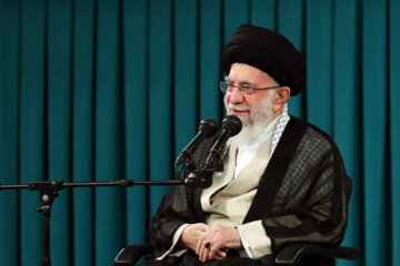 Rencontre des responsables du régime et les invités de la Conférence de l'unité islamique avec l’ayatollah Khamenei