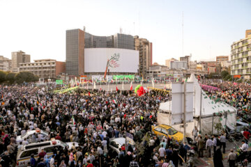 Célébration de l'anniversaire du Prophète sur la place Vali Asr à Téhéran