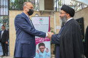 Iranian FM visits house of EB in Tehran