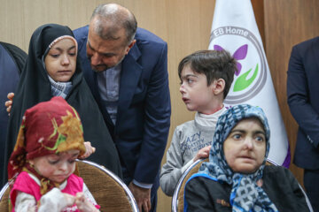 Amirabdollahian rend visite de la Maison des enfants papillons  