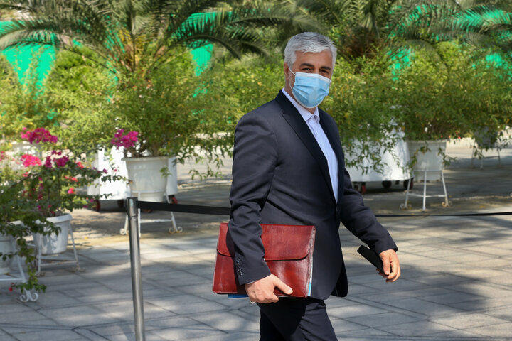 آنچه در حیاط دولت گذشت؛ از اقامت تماشاگران ایرانی جام جهانی در کیش تا آغاز واردات خودرو