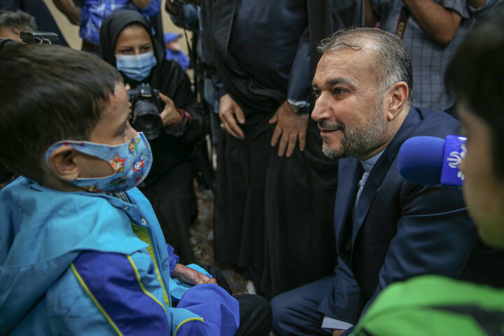 امیرعبداللهیان؛ تنها دیپلماتی که رنج بیماران پروانهای را لمس کرد 3 امیرعبداللهیان؛ تنها دیپلماتی که رنج بیماران پروانهای را لمس کرد