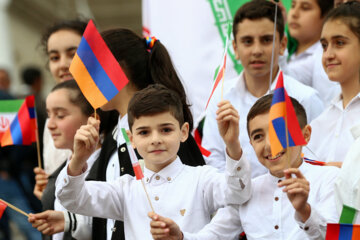 کودکان ارمنستانی در مراسم افتتاح سرکنسولگری جمهوری اسلامی ایران در قاپان ارمنستان