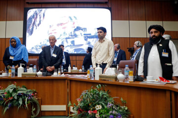 Los miembros de la OANA visitan la sede de la OEAI en Teherán 