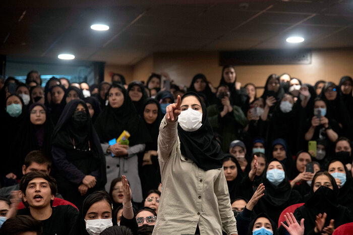عماد افروغ: جوانان در چارچوب قانون اساسی مطالبهگر باشند/شکاف نسلی به پیمایش دقیق نیاز دارد