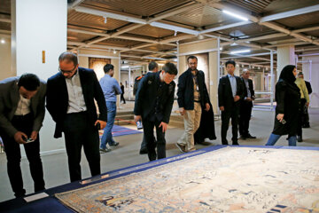 Los miembros de OANA visitan el Museo de Alfombras de Irán