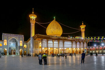 Atentado terrorista en el santuario de Shah Cheragh