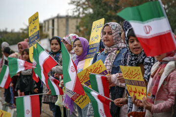 استقبال اهالی روستای قره بوطه شهرستان زنجان از رئیس جمهور 