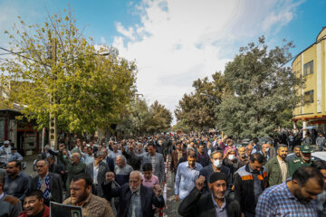 Manifestation à Hamadān condamnant le crime terroriste à Shahcheragh 