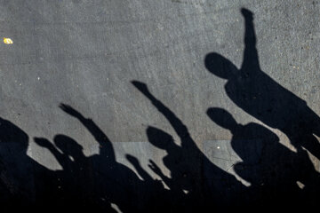 راهپیمایی مردم در محکومیت جنایت تروریستی حرم شاهچراغ- همدان