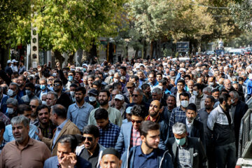 Manifestation à Hamadān condamnant le crime terroriste à Shahcheragh 