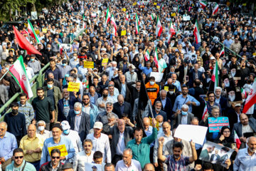 Les villes iraniennes assistent à des manifestations massives dénonçant le crime de Chiraz