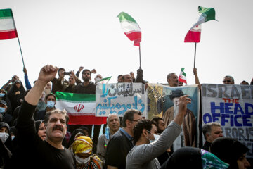 Los residentes de Teherán marchan contra el ataque terrorista en Shiraz