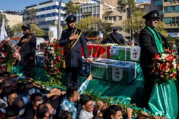 La ceremonia fúnebre de los mártires del ataque terrorista al mausoleo Shah Cheraq