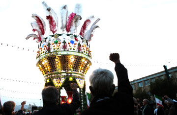 La procession funéraire à Machhad pour les victimes d'une attaque terroriste contre le sanctuaire sacré de ShahCheragh 