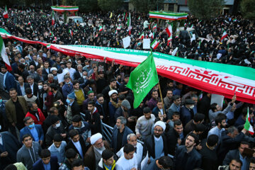 La procession funéraire à Machhad pour les victimes d'une attaque terroriste contre le sanctuaire sacré de ShahCheragh 