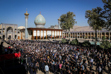 پیکر ۶ شهید حمله تروریستی شیراز در حرم شاهچراغ آرام گرفت + فیلم
