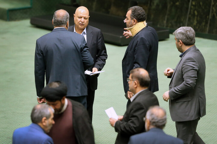 آخرین تغییرات لایحه افزایش حقوق کارمندان و بازنشستگان چیست؟