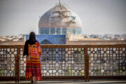 Иностранные туристы посещают достопримечательности Исфахана 