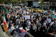 İranlılar Almanya’nın Tahran Büyükelçiliği Karşısında Almanya’nın İran Politikalarını Protesto Etti