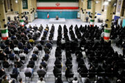 El Ayatolá Jamenei se reúne con los estudiantes iraníes en Teherán