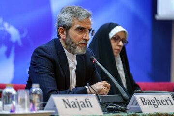 
Rencontre entre Ali Bagheri Kani, vice-ministre iranien des affaires étrangères et les ambassadeurs et diplomates étrangers résidant à Téhéran
