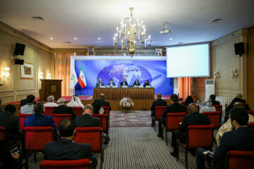 
Rencontre entre Ali Bagheri Kani, vice-ministre iranien des affaires étrangères et les ambassadeurs et diplomates étrangers résidant à Téhéran
