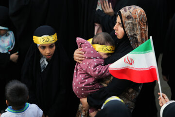 اجتماع دانش‌آموزان شیرازی در حرم شاهچراغ (ع)