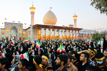 اجتماع دانش‌آموزان شیرازی در حرم شاهچراغ (ع)
