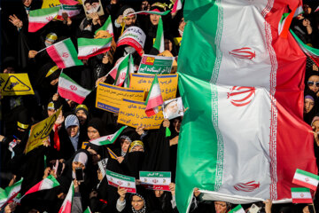 راهManifestaciones conmemorativas del Día Nacional del Estudiante en Mashhad