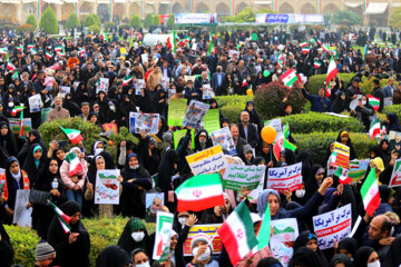 Isfahaníes marchan para conmemorar Día de Lucha contra Arrogancia
