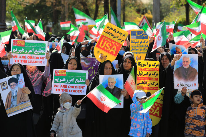 نماینده ملایر: درخت تنومند انقلاب اسلامی، استوار ایستاده است